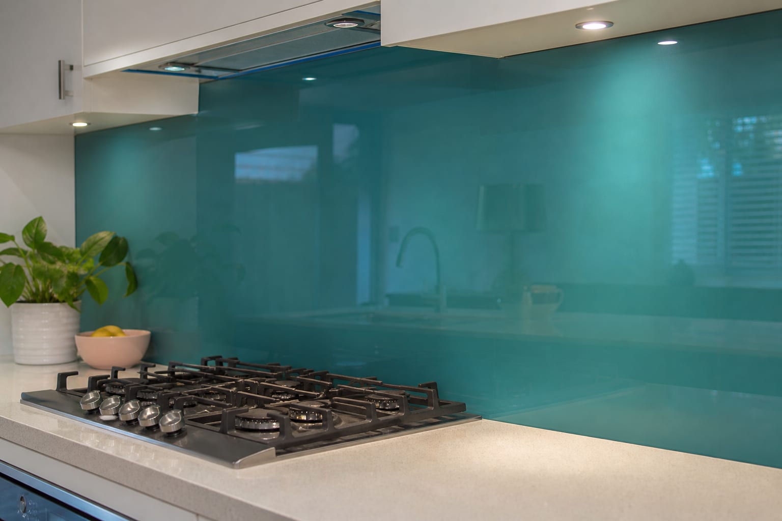 White glass kitchen splashback